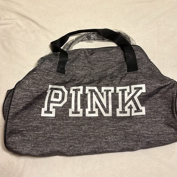 Pink Victoria’s Secret NWOT Duffle bag - Picture 1 of 7